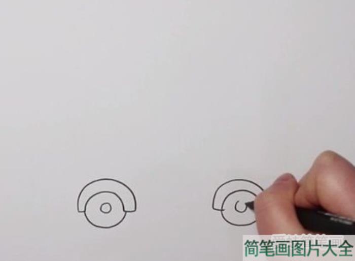 校车简笔画